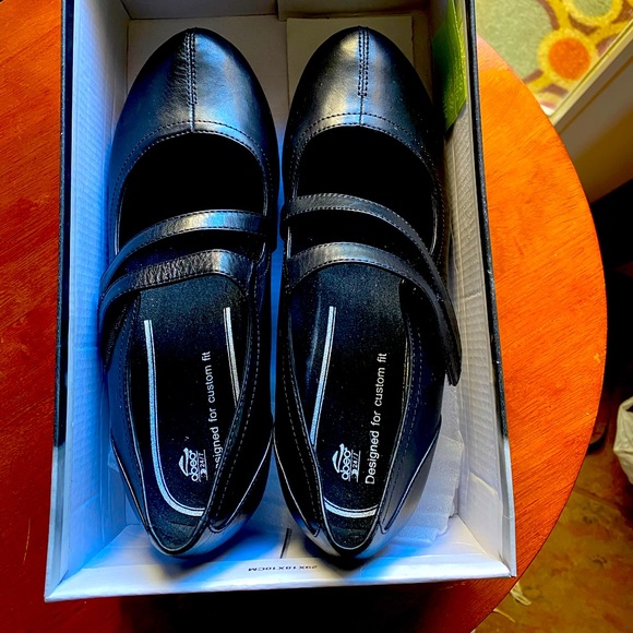 ♥️ WALK- IN COMPANY , ABEO BLACK LEATHER SHOES ♥️ - Picture 1 of 7